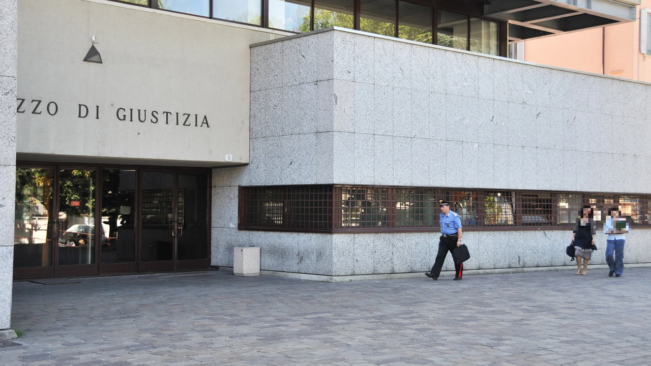 L’uomo, di origini svizzere e residente ad Albavilla, è accusato di truffa aggravata L’uomo, di origini svizzere e residente ad Albavilla, è accusato di truffa aggravata