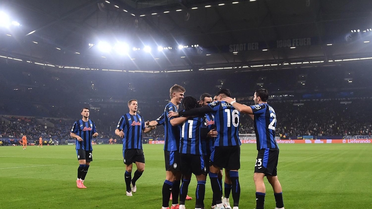 L’Atalanta festeggia il terzo gol messo a segno da Raul Bellanova (primo centro nel torneo europeo) durante il match di Champions League contro lo Shakhtar Donetsk L’Atalanta festeggia il terzo gol messo a segno da Raul Bellanova (primo centro nel torneo europeo) durante il match di Champions League contro lo Shakhtar Donetsk