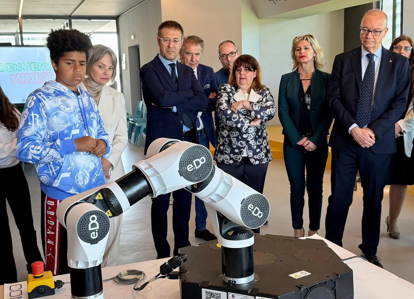 Il ministro Valditara in visita alle scuole