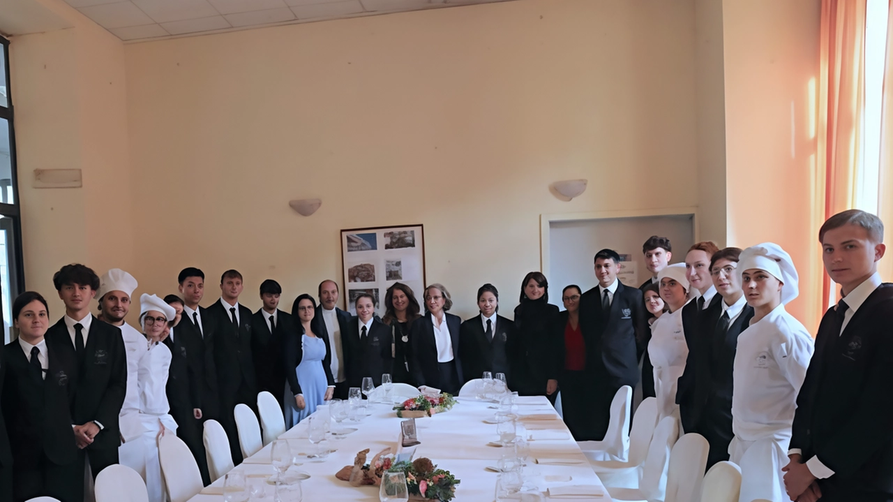 Dallo chef al maitre, fino ai camerieri: il ristorante didattico è ripartito Dallo chef al maitre, fino ai camerieri: il ristorante didattico è ripartito