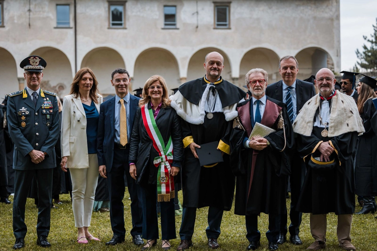 Da sinistra, Paolo Kalenda, Michela Pilot, Stefano Paleari, Elena Carnevali, Sergio Cavalieri, Ivano Dionigi, Remo Morzenti Pellegrini, Francesco Castelli