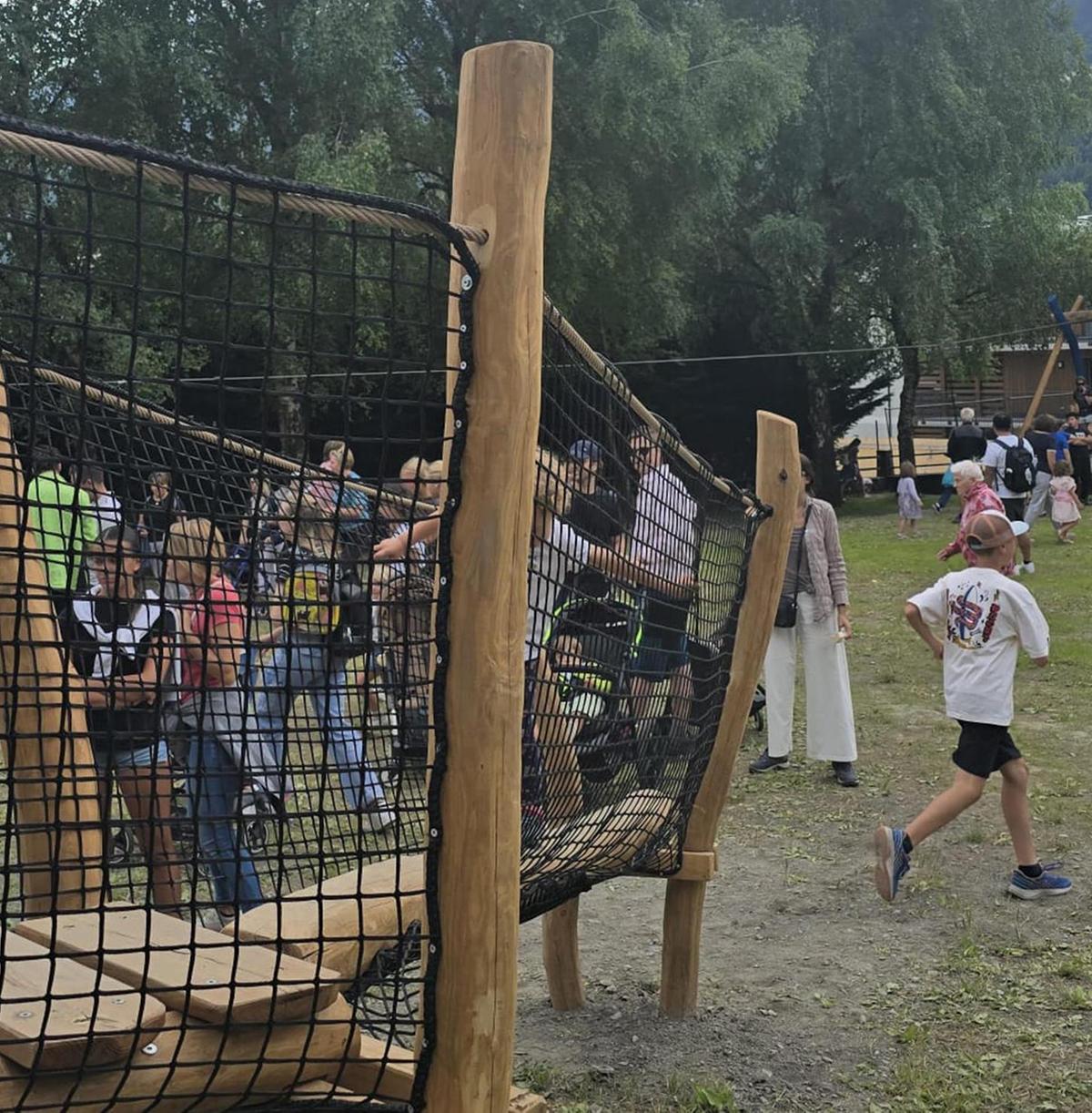 Parco giochi Rinaldi tutto nuovo. Sindaci senior e junior soddisfatti
