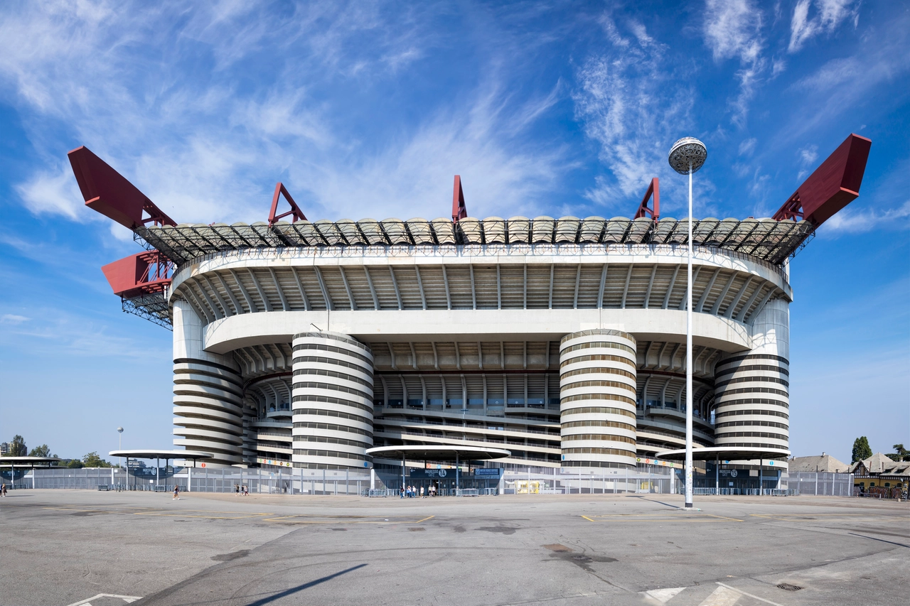 Dopo oltre un anno di trattative che non stavano portando a una soluzione, Inter e Milan hanno comunicato al Comune di essere interessati all’acquisto del Meazza