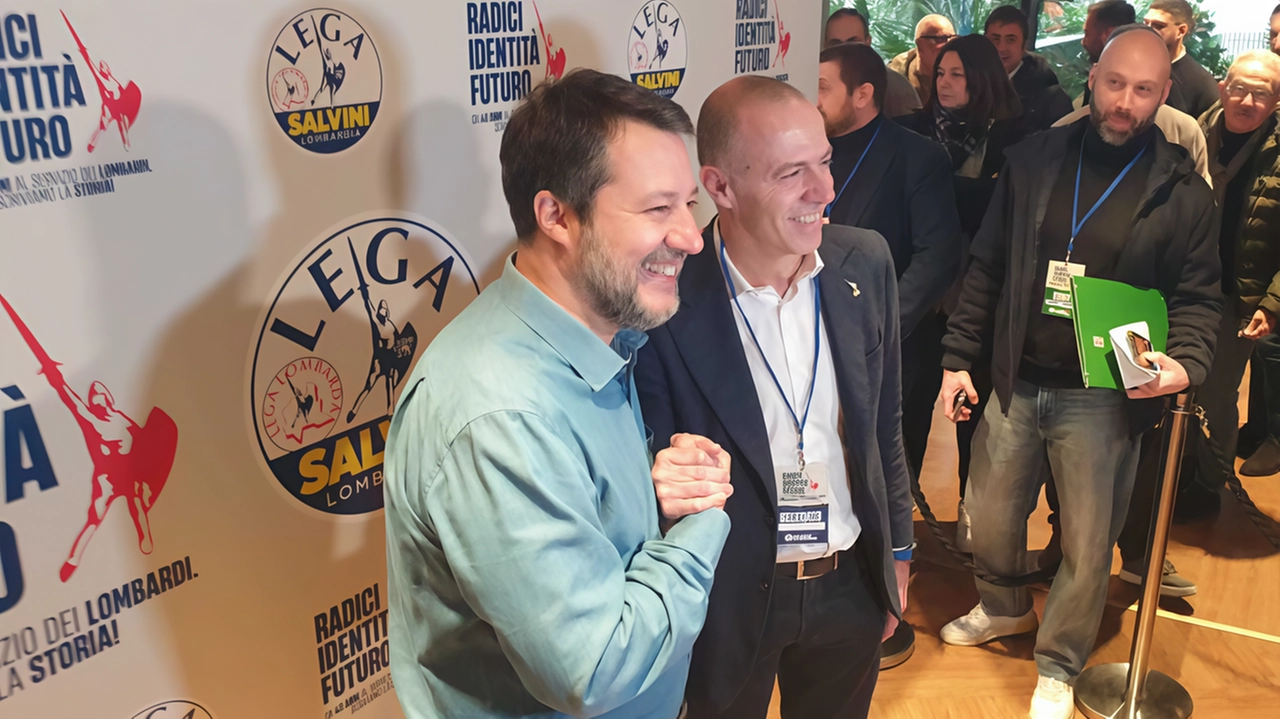 Massimiliano Romeo, nuovo segretario “unitario“ per la Lega Lombarda. Nella foto, l’incontro con Matteo Salvini Massimiliano Romeo, nuovo segretario “unitario“ per la Lega Lombarda. Nella foto, l’incontro con Matteo Salvini