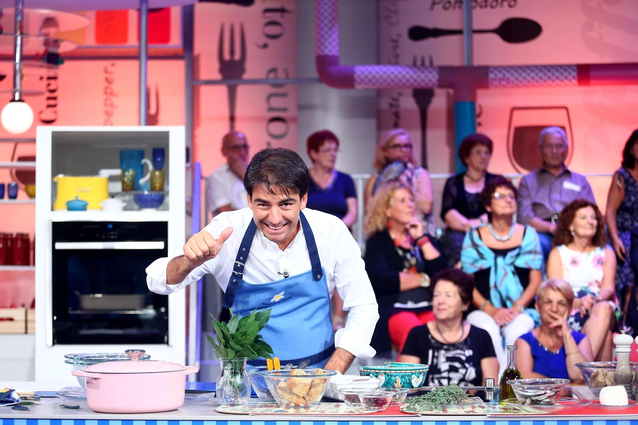 Chef televisivo Sergio Barzetti aggredito fuori dal suo locale