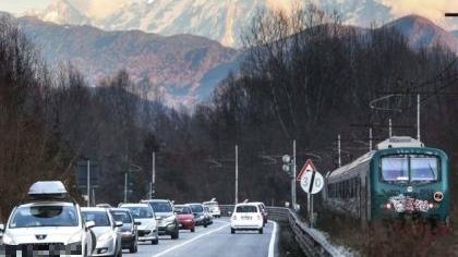 Morbegno, galleria della statale 38 allagata: traffico nel caos da ilgiorno.it Morbegno, galleria della statale 38 allagata: traffico nel caos
