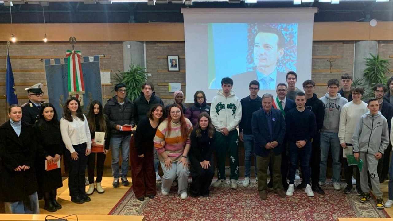 Il papà dell’ambasciatore ucciso in Congo all’incontro coi neomaggiorenni voluto dal sindaco Il papà dell’ambasciatore ucciso in Congo all’incontro coi neomaggiorenni voluto dal sindaco