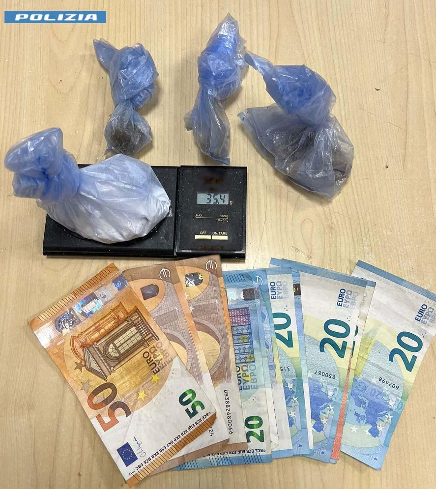 Inverigo, droga nel fienile abbandonato: arrestati due spacciatori Inverigo, droga nel fienile abbandonato: arrestati due spacciatori