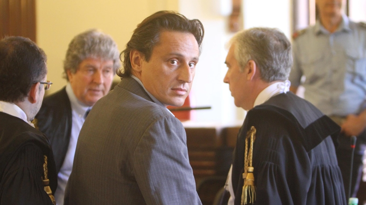 L'ex assessore regionale Massimo Ponzoni in Tribunale nel corso di una vecchia udienza (Archivio)
