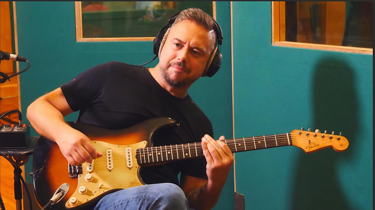 Pino Daniele e la chitarra Di Dio. A me me piace ‘o blues (e l’affiatamento sul palco)