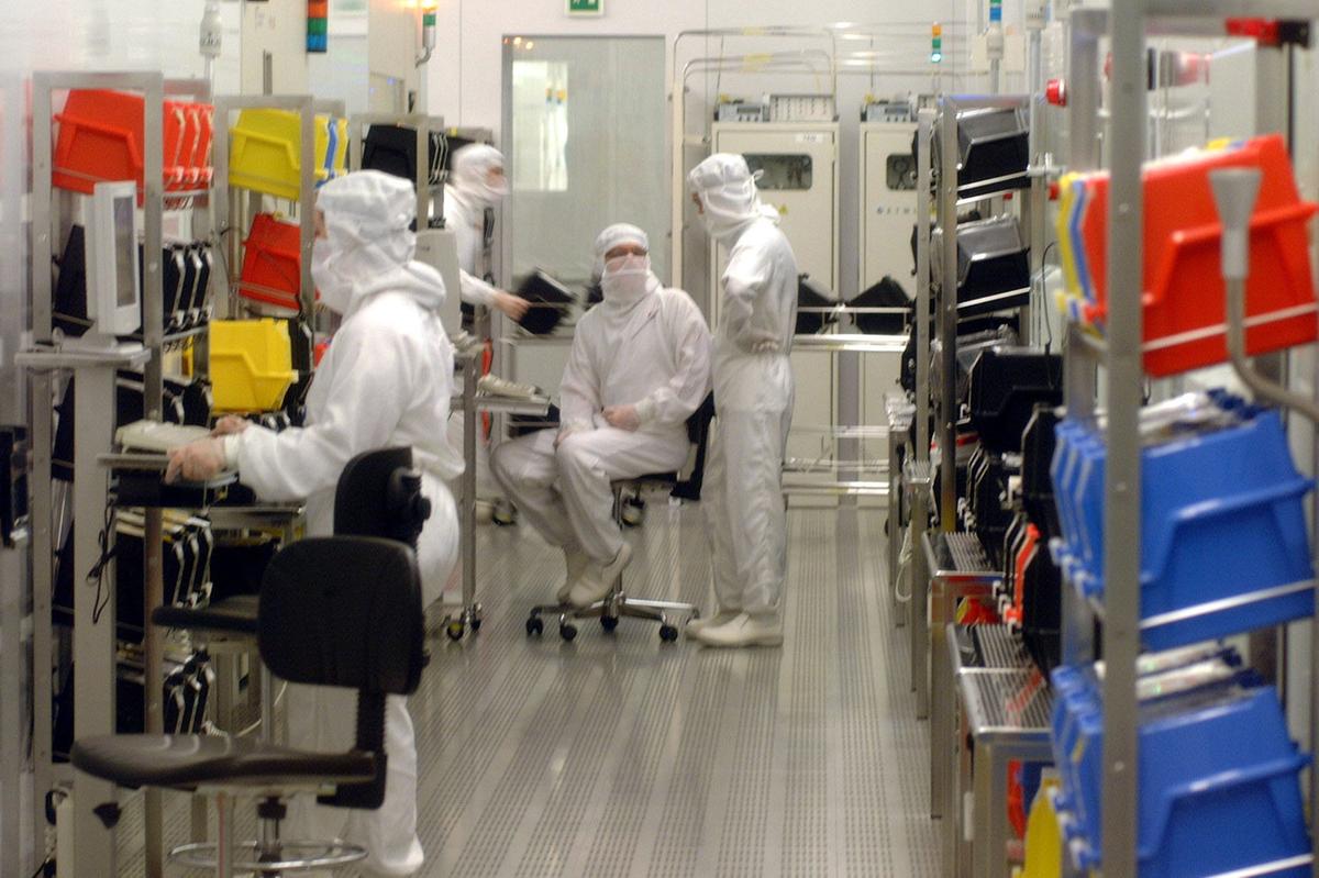 Stm Agrate, dopo il ritiro degli esuberi i sindacati dettano le condizioni: subito un accordo di programma