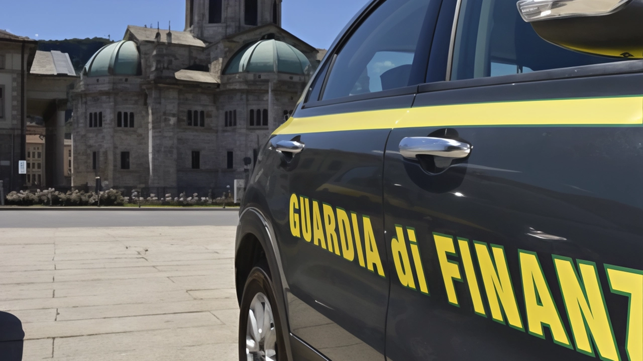 In cambio dei favori, il funzionario avrebbe percepito un compenso di 56mila euro In cambio dei favori, il funzionario avrebbe percepito un compenso di 56mila euro