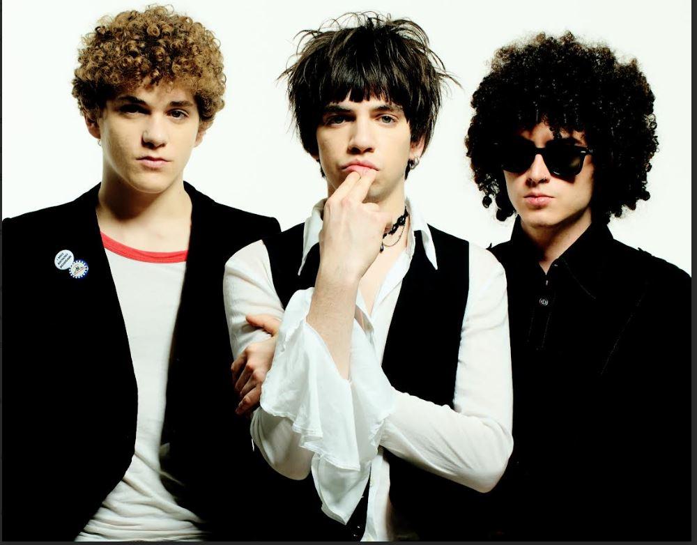 I Les Votives da X Factor al concerto dei Thirty Seconds To Mars: “Presto un disco in inglese. Noi un prodotto televisivo? No, tre musicisti che suonano da sempre” I Les Votives da X Factor al concerto dei Thirty Seconds To Mars: “Presto un disco in inglese. Noi un prodotto televisivo? No, tre musicisti che suonano da sempre”