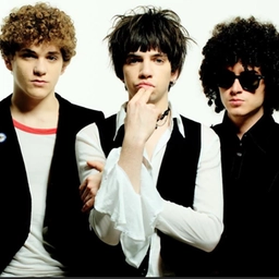 I Les Votives da X Factor al concerto dei Thirty Seconds To Mars: “Presto un disco in inglese. Noi un prodotto televisivo? No, tre musicisti che suonano da sempre”