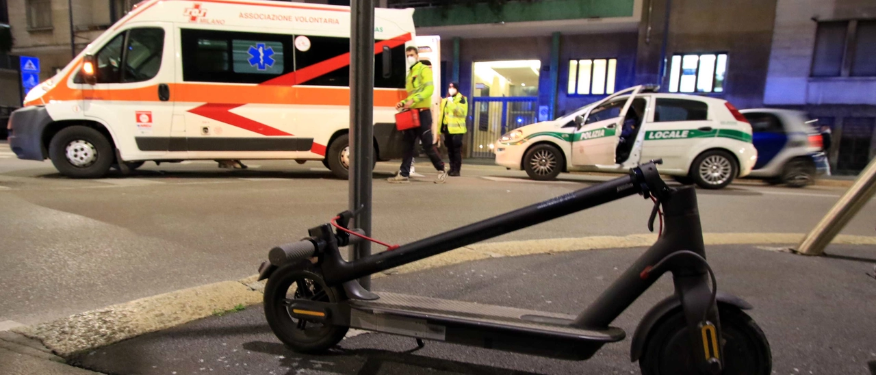 Milano, incidente tra monopattino e autobus: gravissimo un ragazzino di 16 anni