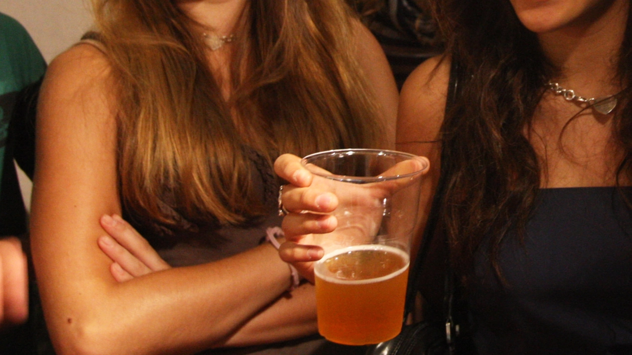 Alcol ai minori Alcol ai minori