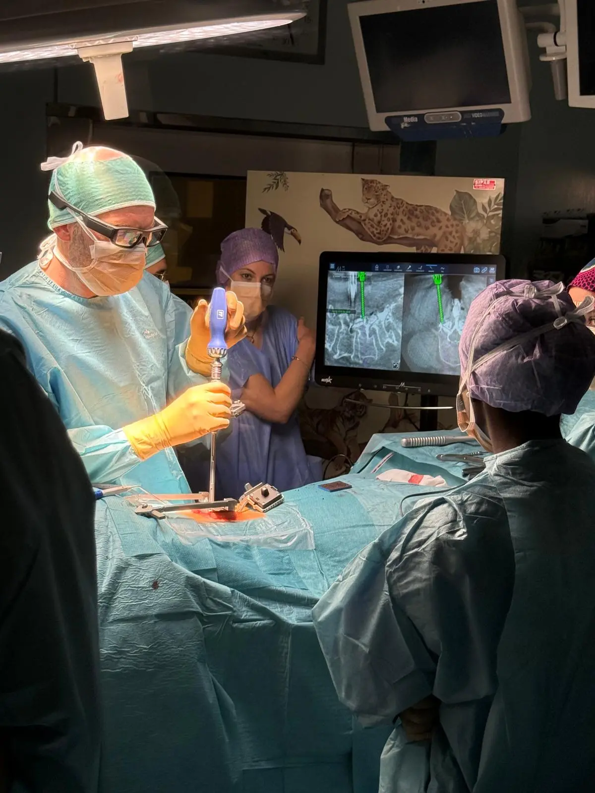 Ospedale di Legnano, gli occhiali con la realtà aumentata rivoluzionano le operazioni