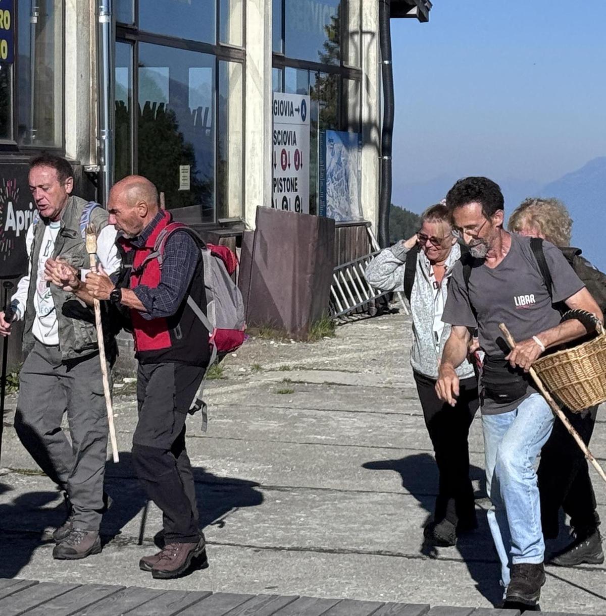 La carica dei turisti in montagna. La Valtellina è da tutto esaurito La carica dei turisti in montagna. La Valtellina è da tutto esaurito