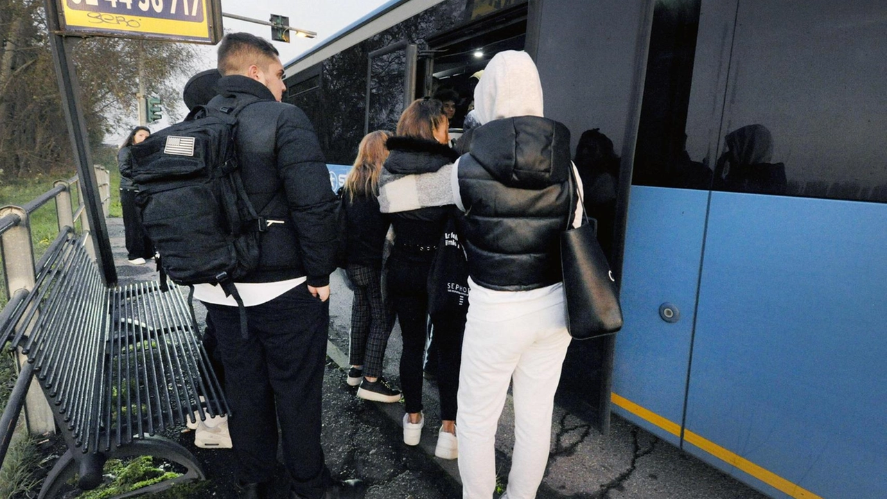 Proseguono i disagi dei trasporti nel Sud Milano e le proteste. Dopo quella di Noviglio per il trasporto pubblico locale...