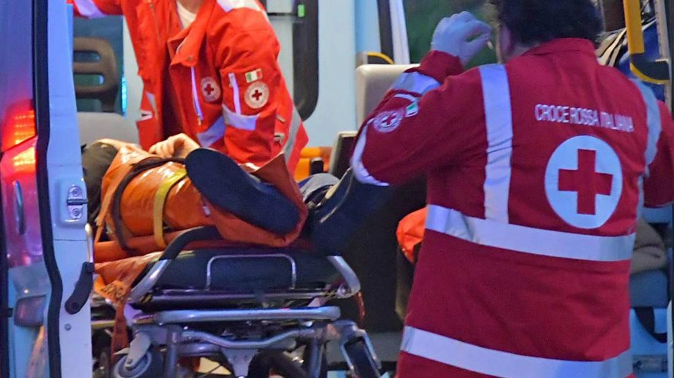 Giovedì sera il corpo senza vita di un uomo di 63 anni è stato scoperto all’interno della sua abitazione a... Giovedì sera il corpo senza vita di un uomo di 63 anni è stato scoperto all’interno della sua abitazione a...