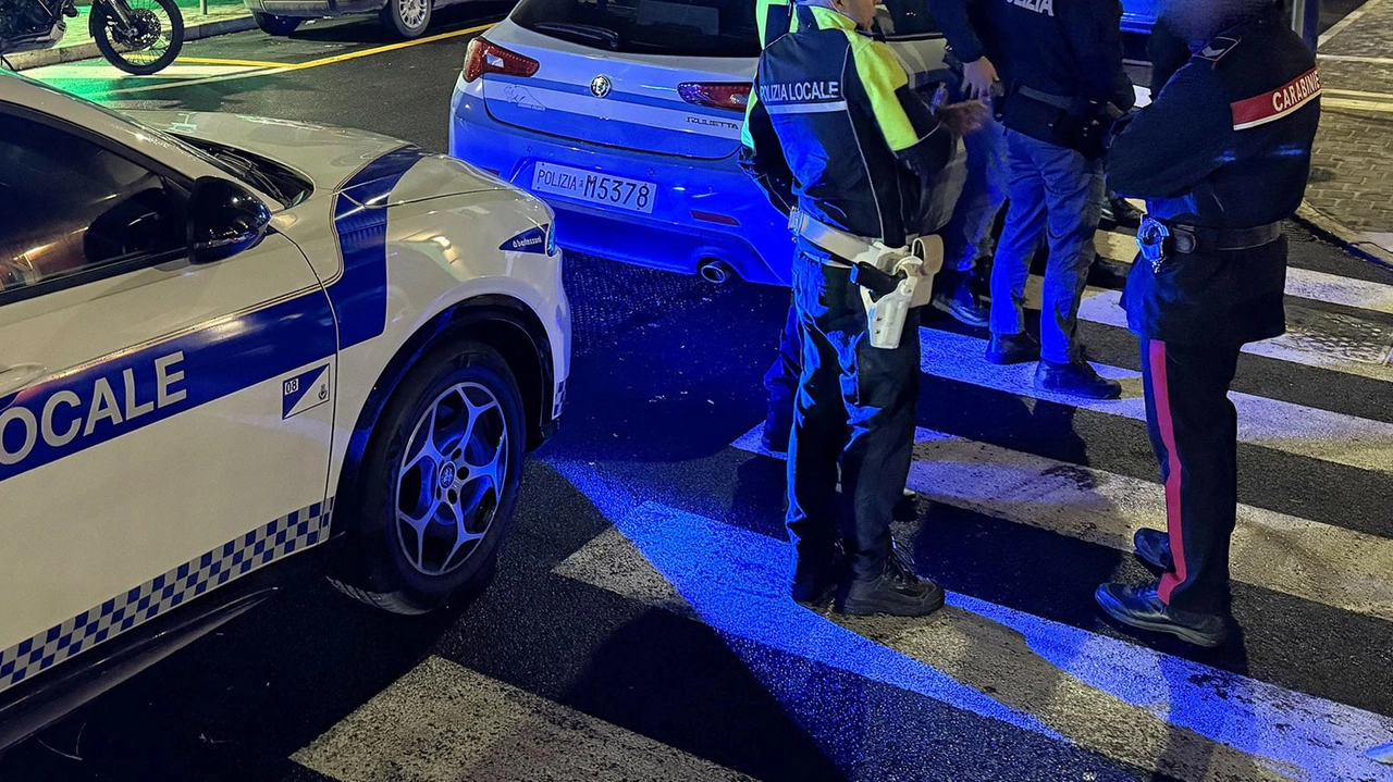 Nel corso delle operazioni sono state pattugliate le strade e le piazze della movida dove si spaccia anche la droga Nel corso delle operazioni sono state pattugliate le strade e le piazze della movida dove si spaccia anche la droga