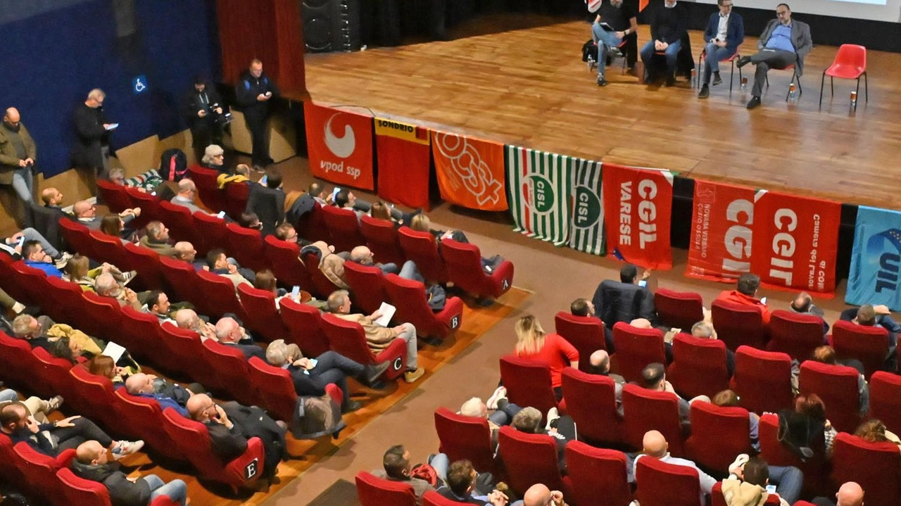 Riuniti in assemblea internazionale a Varese: pronti a sollevare l’eccezione di costituzionalità. Battaglia sostenuta anche dai Comuni . Riuniti in assemblea internazionale a Varese: pronti a sollevare l’eccezione di costituzionalità. Battaglia sostenuta anche dai Comuni .