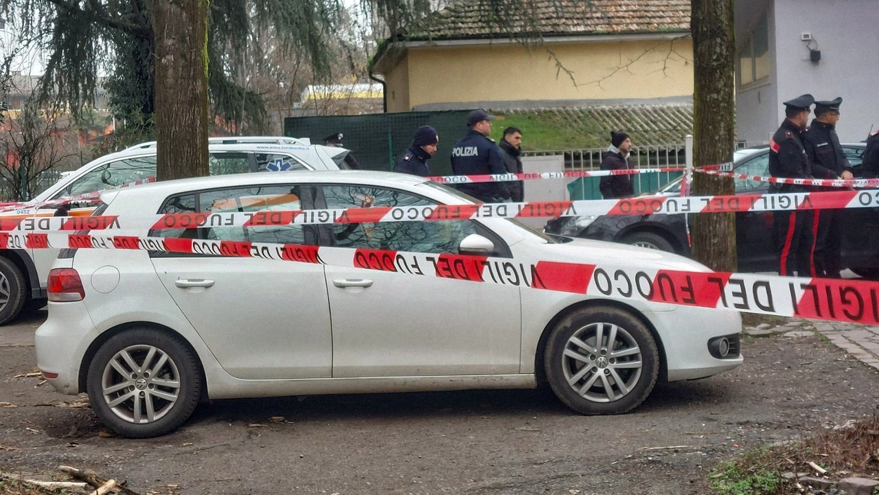 La Wolkswagen Golf in cui è stato ritrovato il corpo di Roberto Bolzoni La Wolkswagen Golf in cui è stato ritrovato il corpo di Roberto Bolzoni
