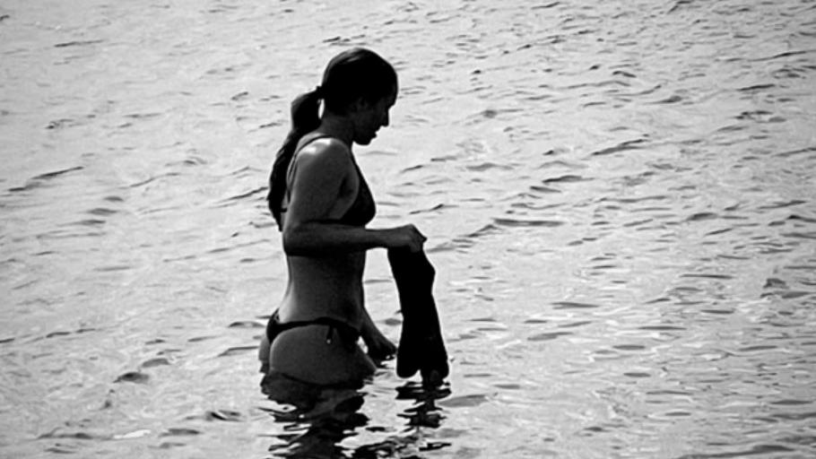 sofia goggia e quella foto al mare il lato b fa impazzire i fan
