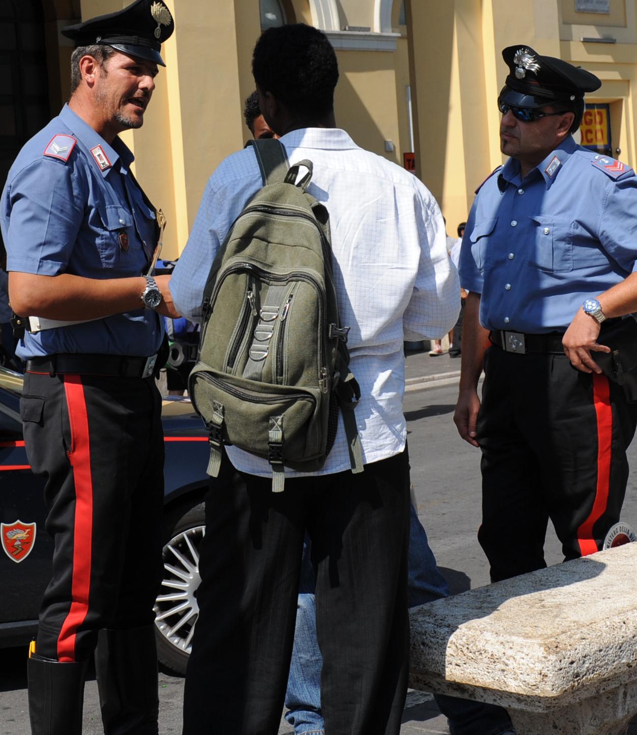 Far West a mezzogiorno. Lite a colpi di bottiglia