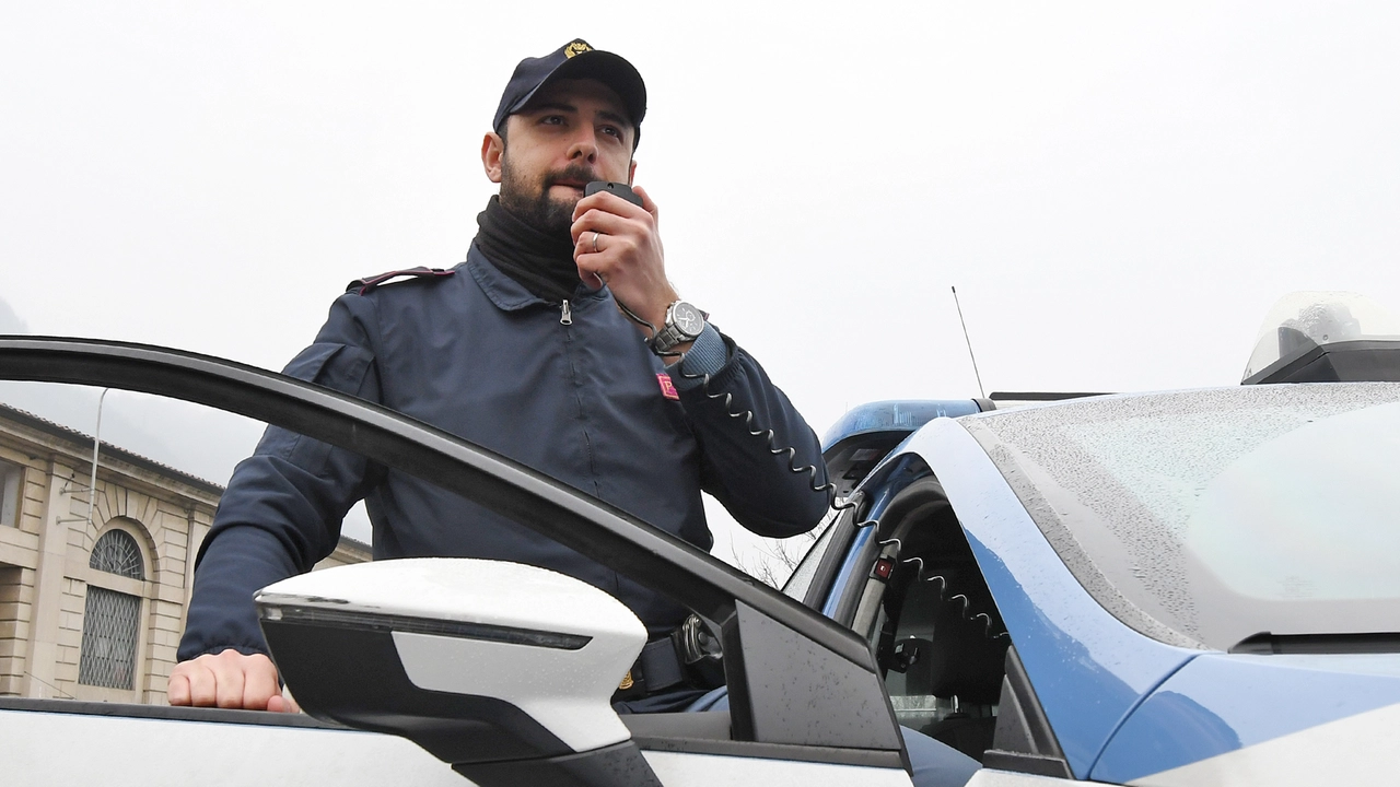 Lo straniero fu denunciato dagli agenti della squadra volante (Archivio)