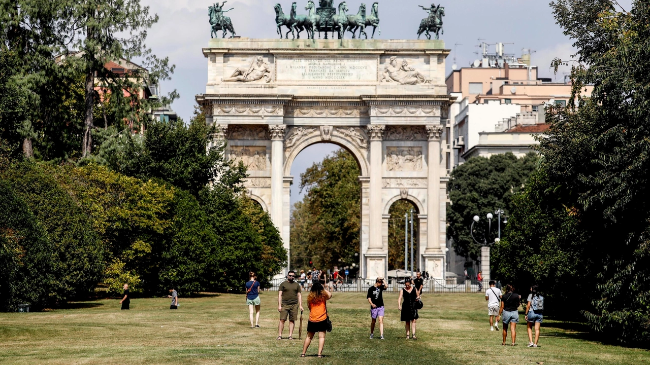 Il parco Sempione di Milano è l'area verde più grande presente in centro Il parco Sempione di Milano è l'area verde più grande presente in centro