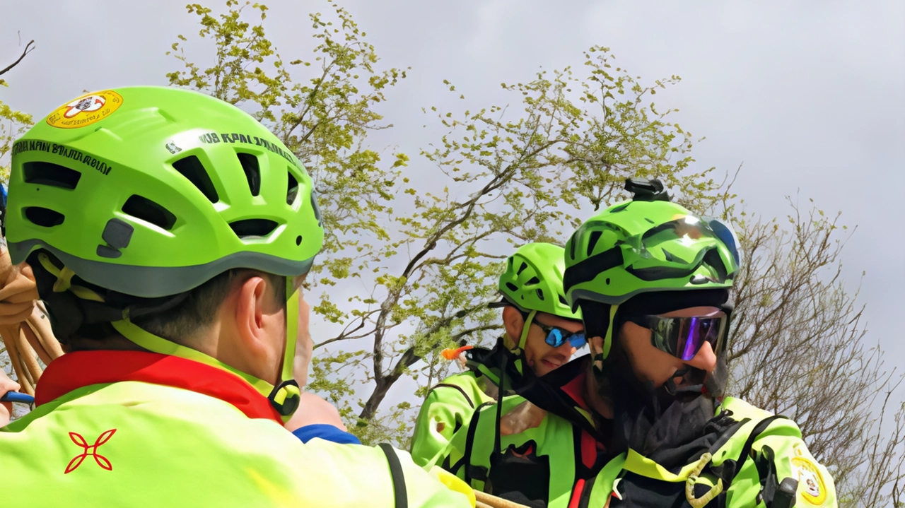 Due escursionisti polacchi si sono persi sul monte San Martino a Lecco, uno ha accusato un malore. Soccorso alpino e eliambulanza li hanno recuperati e trasferiti in ospedale. Operazione di salvataggio durata due ore. Due escursionisti polacchi si sono persi sul monte San Martino a Lecco, uno ha accusato un malore. Soccorso alpino e eliambulanza li hanno recuperati e trasferiti in ospedale. Operazione di salvataggio durata due ore.