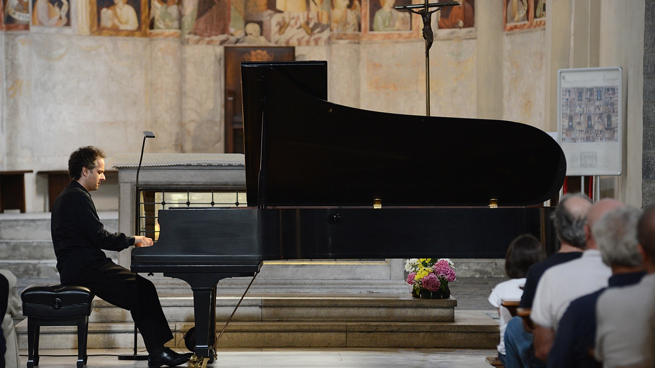 Christian Leotta al pianoforte Christian Leotta al pianoforte