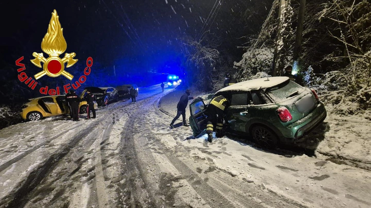 Diversi gli interventi per incidenti stradali causati dalla neve