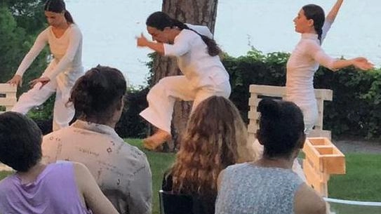 Villa del Grumello. La danza coinvolge i cittadini curiosi