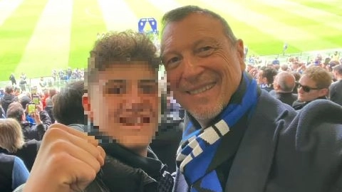 Amadeus allo stadio con il figlio Josè (Foto Instagram)