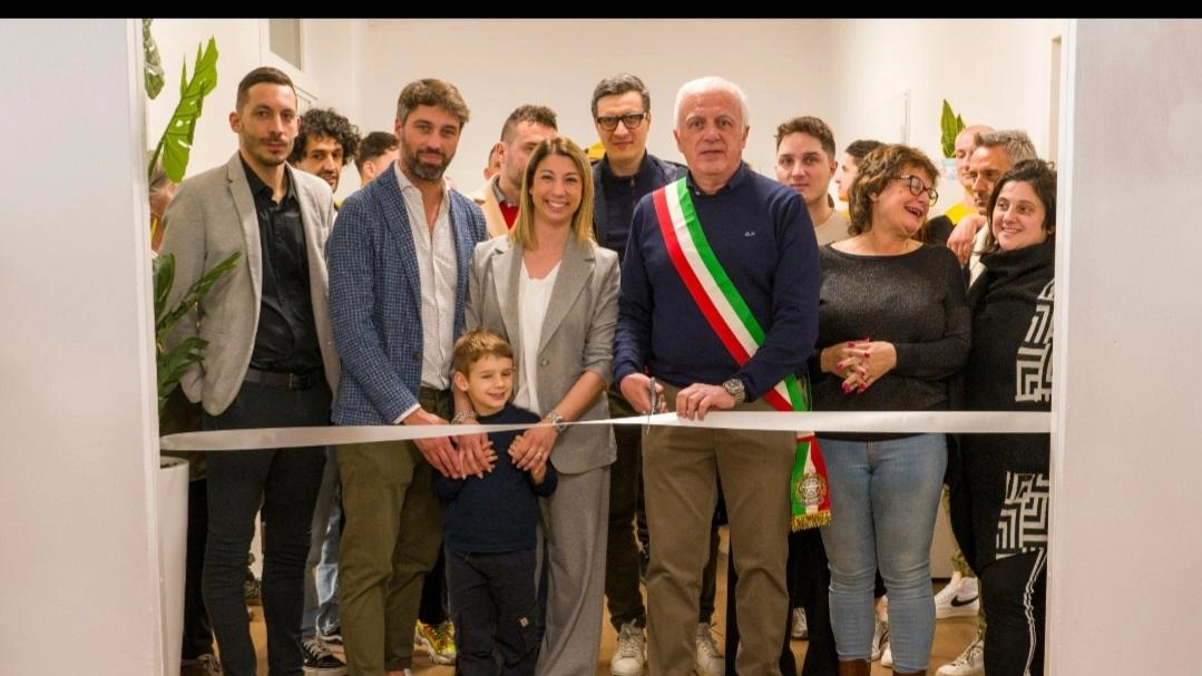Boom di iscritti per la nuova palestra riaperta al piano inferiore della scuola. "Abbiamo già 200 iscritti" fa sapere...