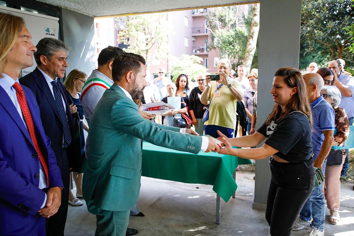 Case Aler, ecco i primi inquilini. Festa per la consegna delle chiavi