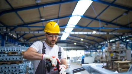 Produzione e fatturato in Lombardia, pareggio sofferto: il “motore” del manifatturiero tiene senza ruggire