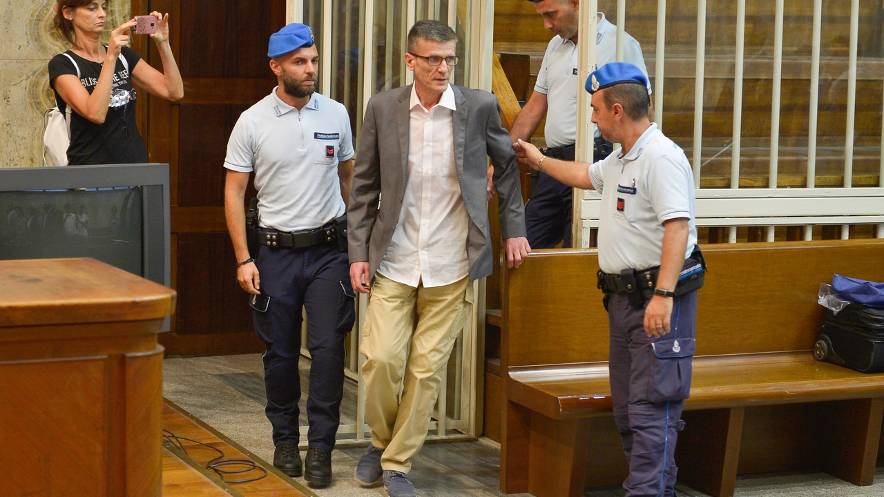 Stefano Binda in aula nel corso del processo per l'omicidio Macchi Stefano Binda in aula nel corso del processo per l'omicidio Macchi