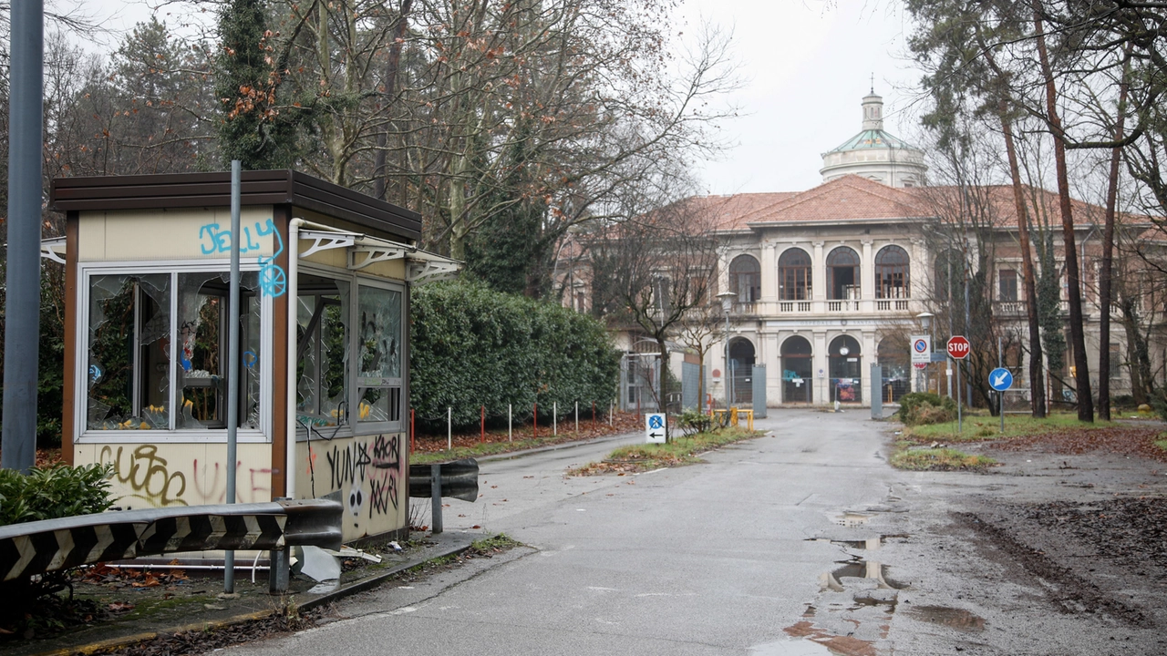 Il timore di molti è diventato realtà: il grande complesso liberty nel parco è stato abbandonato al suo triste destino Il timore di molti è diventato realtà: il grande complesso liberty nel parco è stato abbandonato al suo triste destino