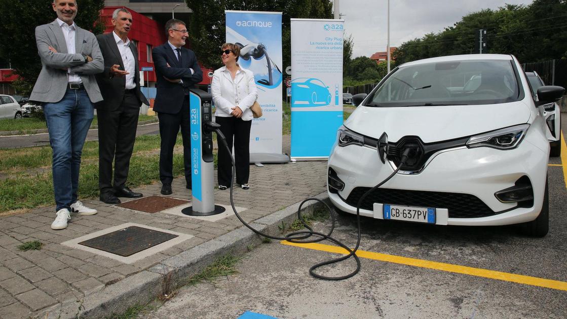 La rivoluzione elettrica. Nuove colonnine City Plug per la ricarica delle auto La rivoluzione elettrica. Nuove colonnine City Plug per la ricarica delle auto