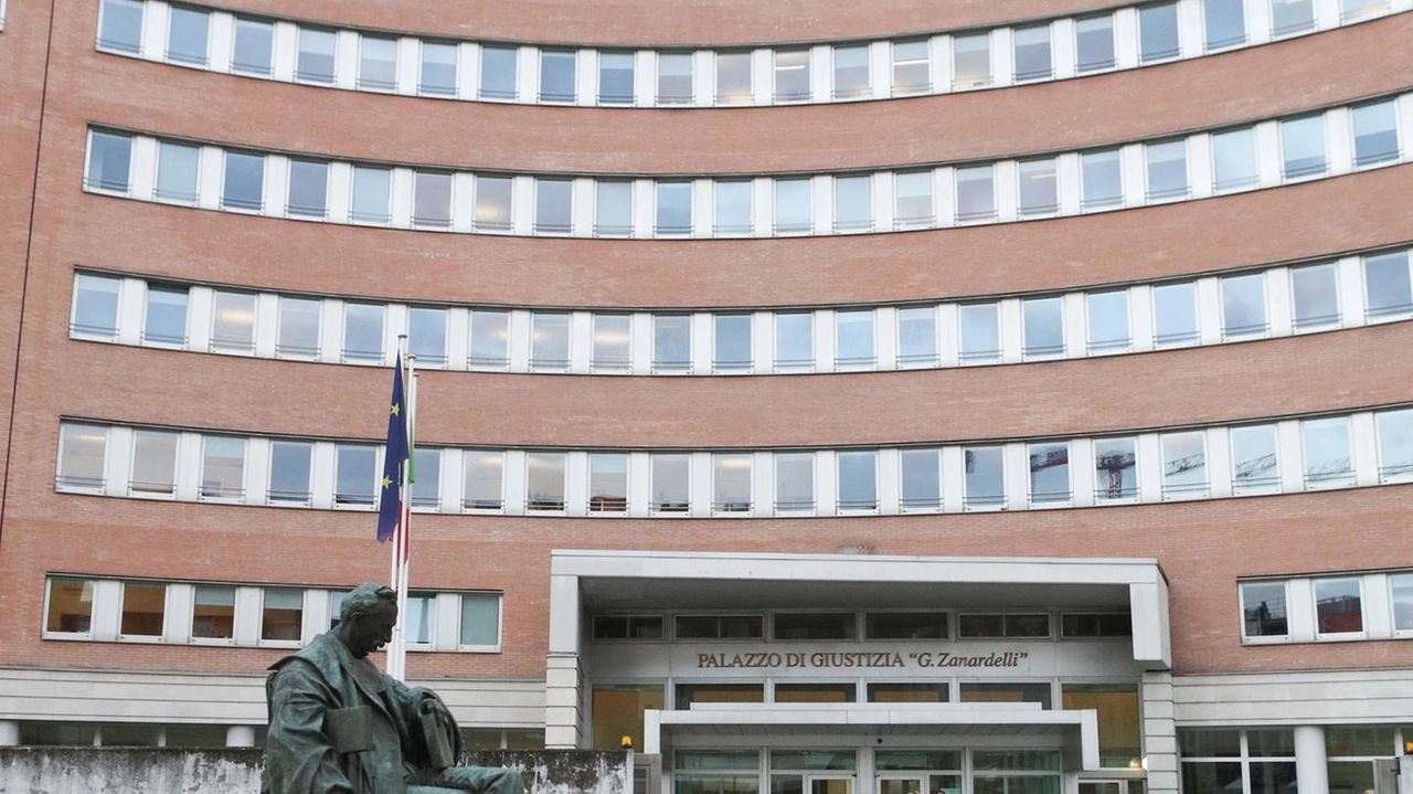 Brescia, una multa di 77mila euro al colosso, che è stato anche posto fuori legge dopo il processo di ieri Brescia, una multa di 77mila euro al colosso, che è stato anche posto fuori legge dopo il processo di ieri