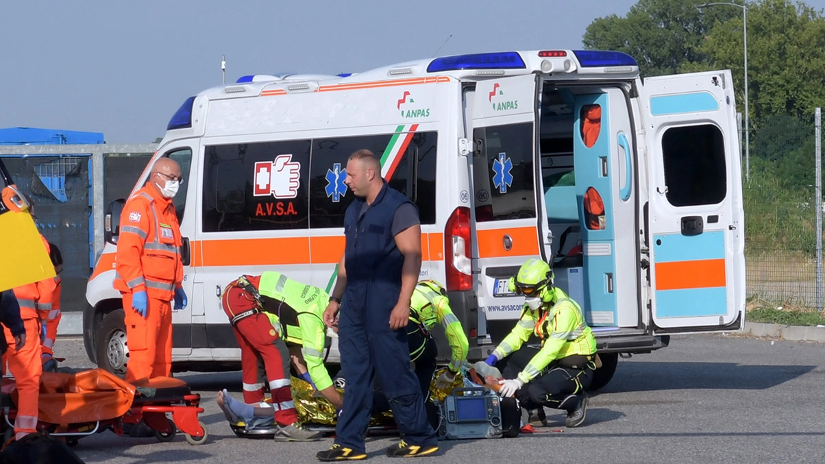 Nonostante l'arrivo tempestivo dell'elisoccorso da Parma per il ciclista non c'è stato nulla da fare