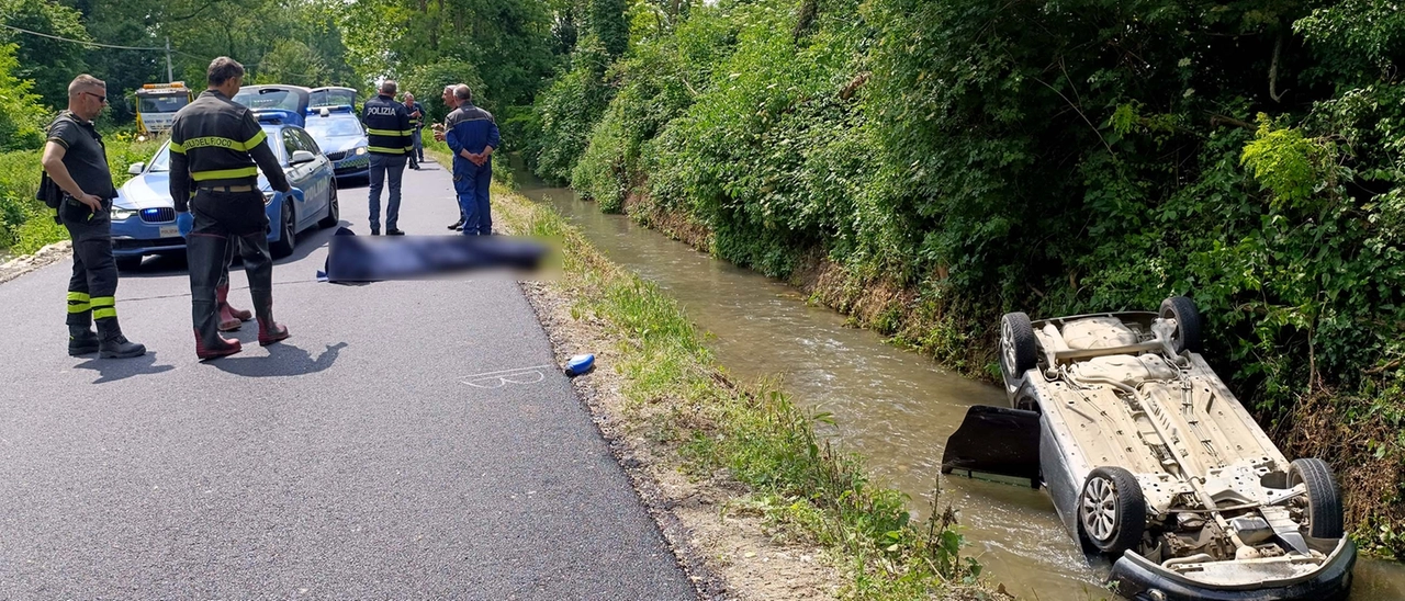 Romanengo, l’auto sbanda e finisce dentro il canale: Cristiano Schiavini, 59 anni, muore sul colpo