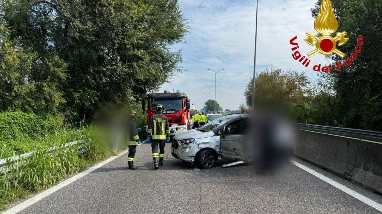 L'incidente ha coinvolto due mezzi L'incidente ha coinvolto due mezzi
