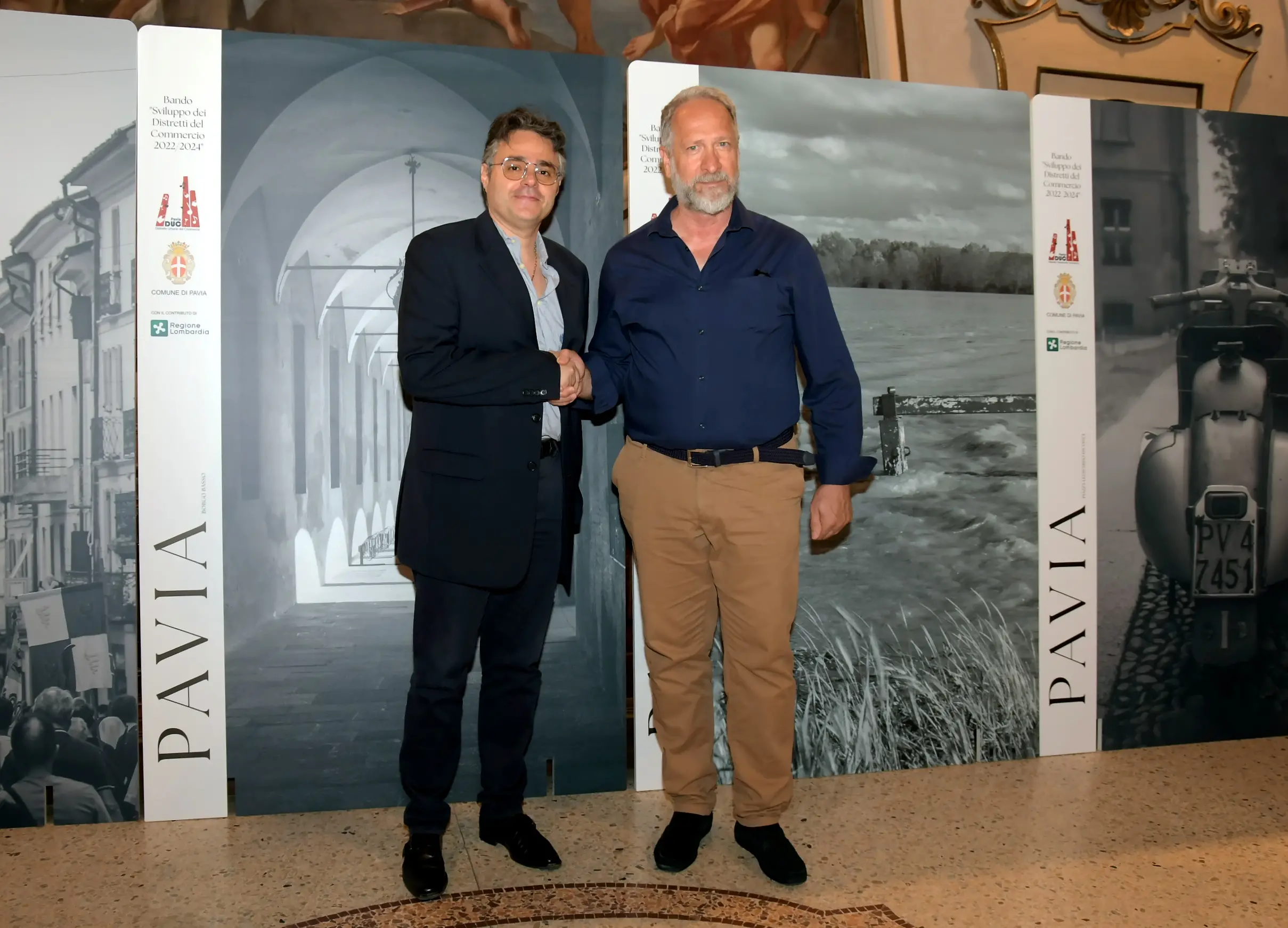 Negozi sfitti a Pavia: pannelli con monumenti e scorci paesaggistici per invogliare a rilevarli
