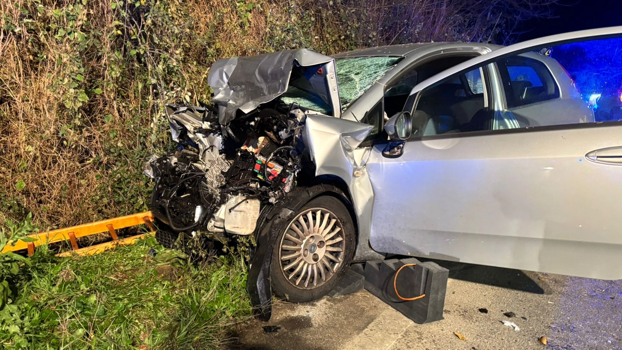L'auto distrutta nell'incidente di Casarile
