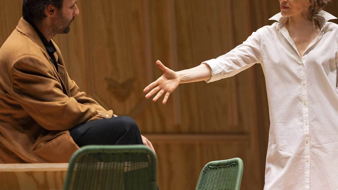La Stagione Prosa del Teatro Sociale si apre con un grande classico, rivisto da uno dei registi più incisivi nel...