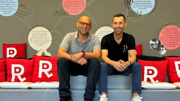Storica azienda in festa. Scarpe di lusso da 70 anni